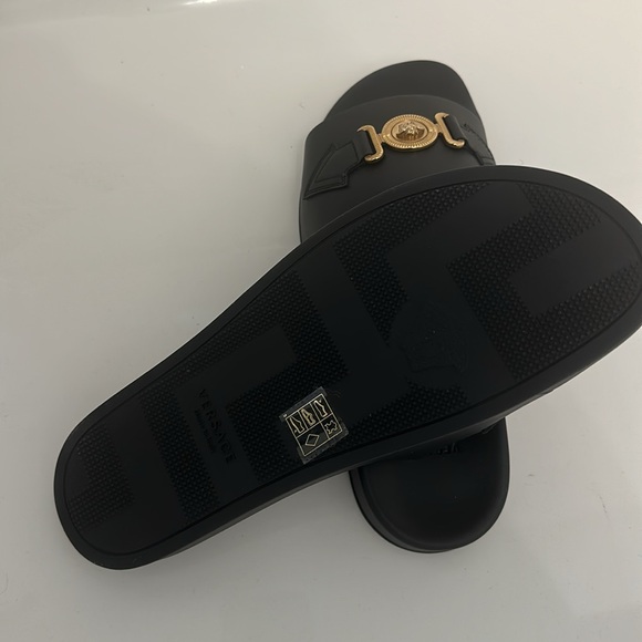 Authentic Versace Medusa Biggie Slides Mens Size 46 Elevated rubber pool sliders - Picture 3 of 6